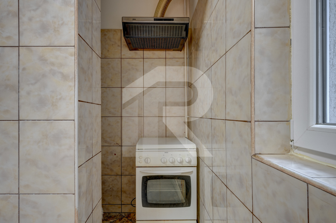 PIAȚA REȘIȚA, 3 CAMERE, 73 MP TOTAL, CENTRALA PROPRIE, LOC PARCARE!