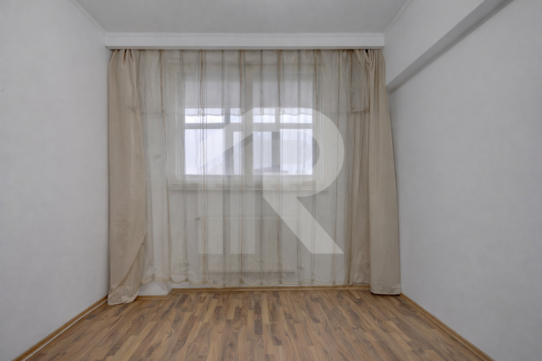 PIAȚA REȘIȚA, 3 CAMERE, 73 MP TOTAL, CENTRALA PROPRIE, LOC PARCARE!