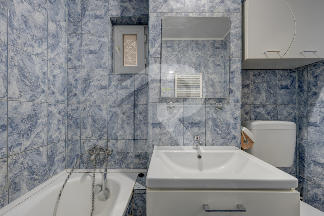 PIAȚA REȘIȚA, 3 CAMERE, 73 MP TOTAL, CENTRALA PROPRIE, LOC PARCARE!