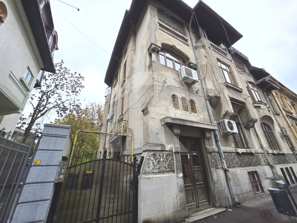 Apartament in Vila, 5 camere,  Alexandru Philippide 4, de renovat