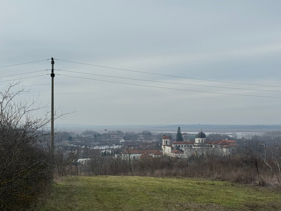 Teren intravilan Comana 2.300 mp deschidere 12,5 m utilități la stradă