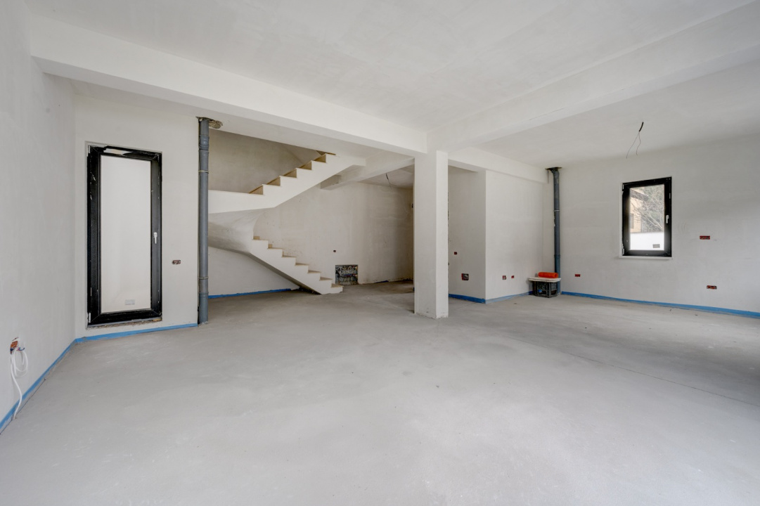 Duplex  - curte - 4 bai - 3 dormitoare -  metrou Păcii 