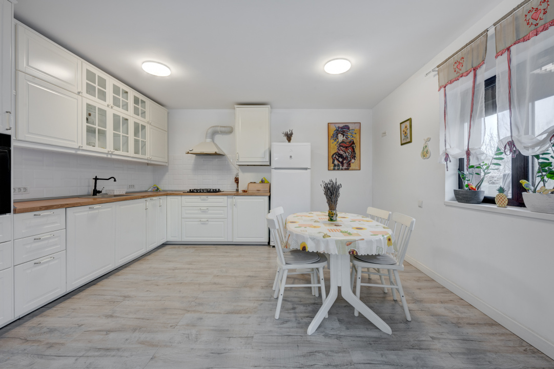 Ciorogarla, Crinului, Mobilata, Incalzire in pardoseala, T= 734mp