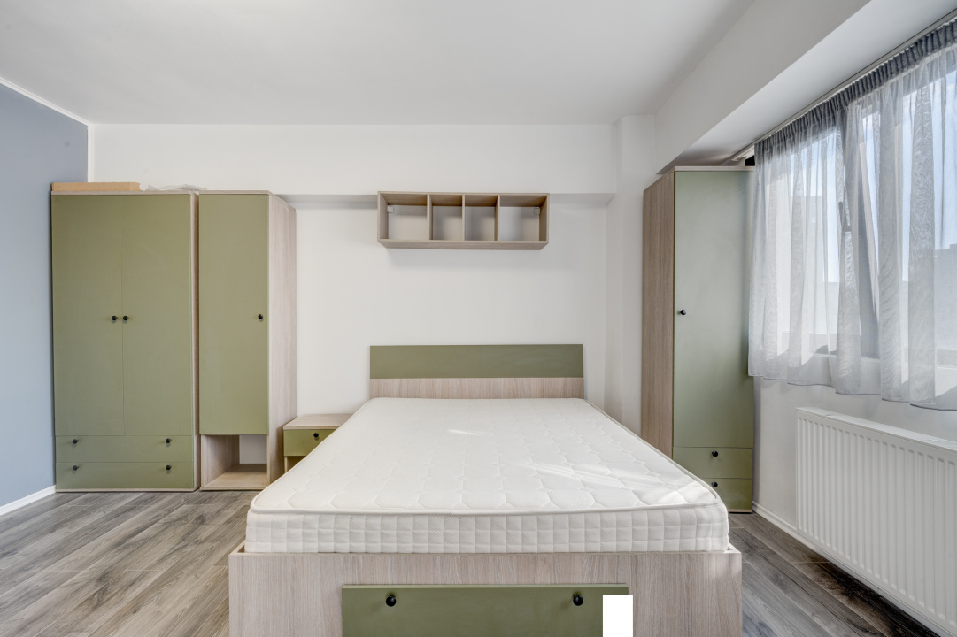 Piata Delfinului, Mega Mall, Garsoniera renovata, Mobilata si utilata !