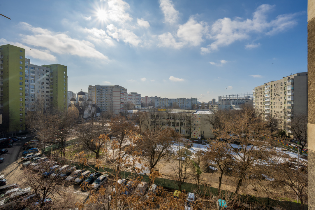 Piata Delfinului, Mega Mall, Garsoniera renovata, Mobilata si utilata !