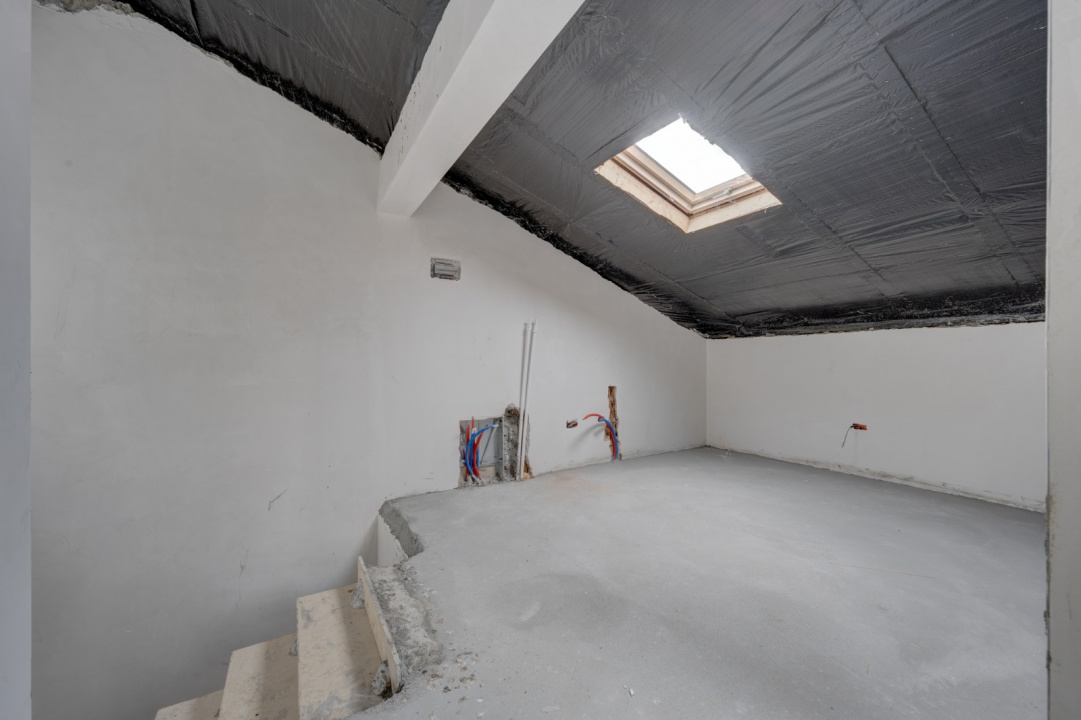 Casa se preda finisata - 4 bai - 3 dormitoare - curte - parcare -  metrou Păcii 