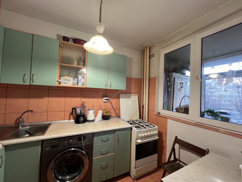 Apartament 2 camere Mihalache. Metrou.