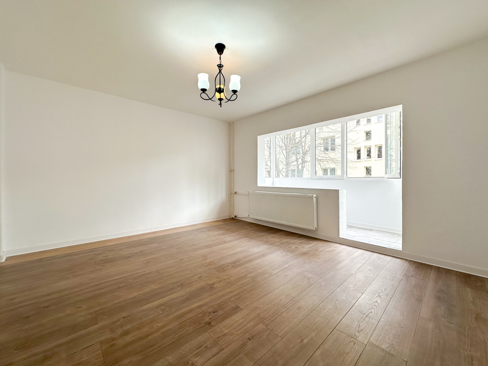 Lângă parc, renovat complet, gata să devină al tău. Totul nou!