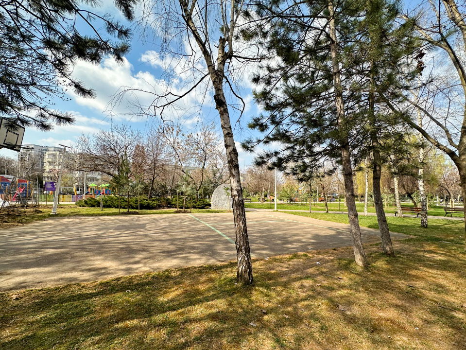 Lângă parc, renovat complet, gata să devină al tău. Totul nou!