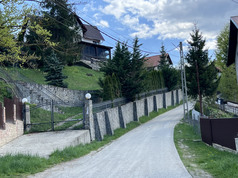 Teren 1407 mp Poiana Tapului. Vedere Bucegi .Tripla Deschidere