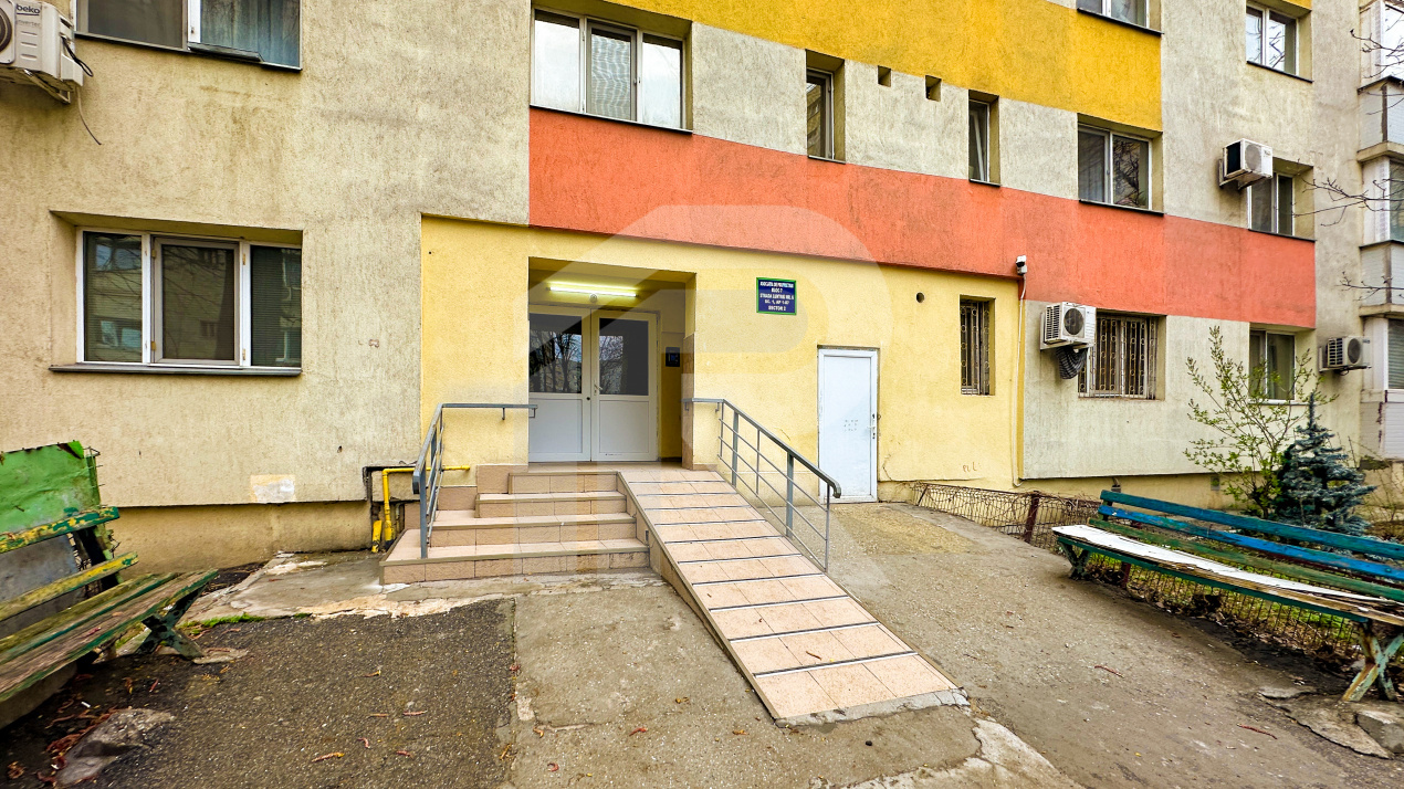 Doamna Ghica, Luntrei - garsonieră de vânzare