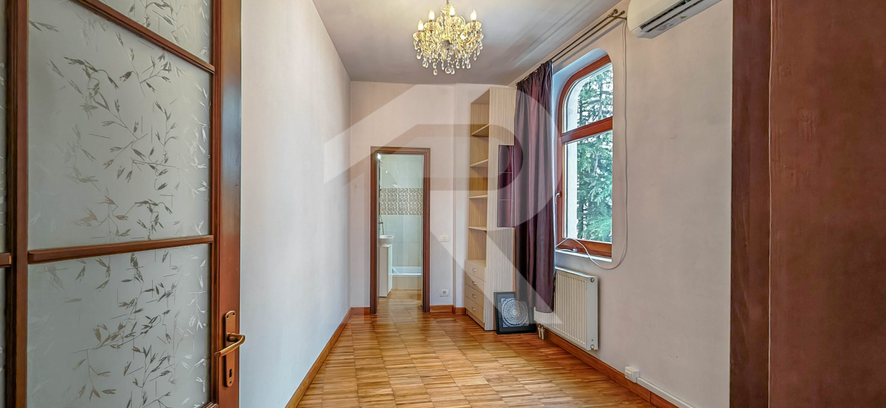 Spațiu profesional cu caracter într-o vilă individuală