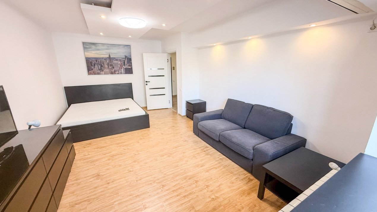 Studio decomandat 39 mp, etaj 3, mobilat complet — Unirii