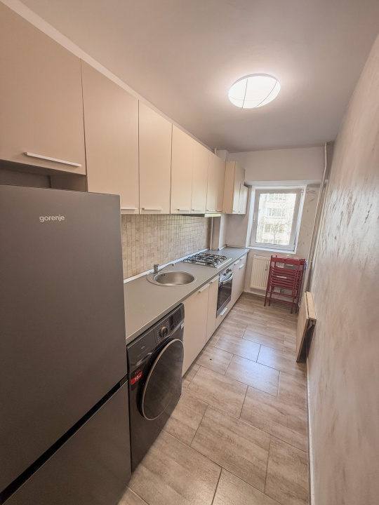 Studio decomandat 39 mp, etaj 3, mobilat complet — Unirii