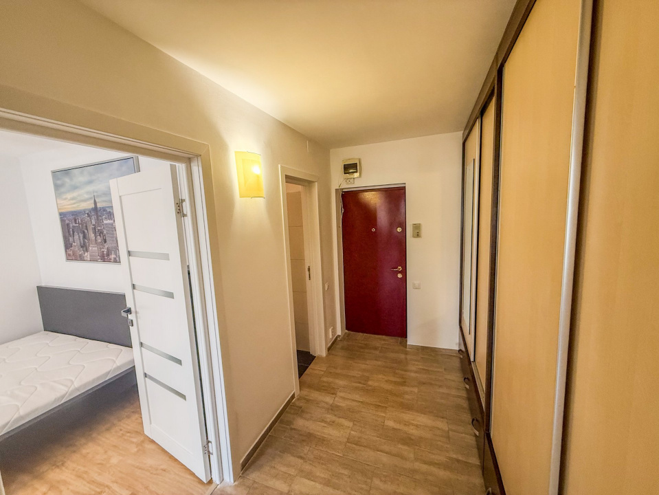 Studio decomandat 39 mp, etaj 3, mobilat complet — Unirii