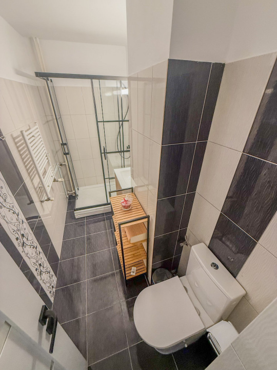 Studio decomandat 39 mp, etaj 3, mobilat complet — Unirii