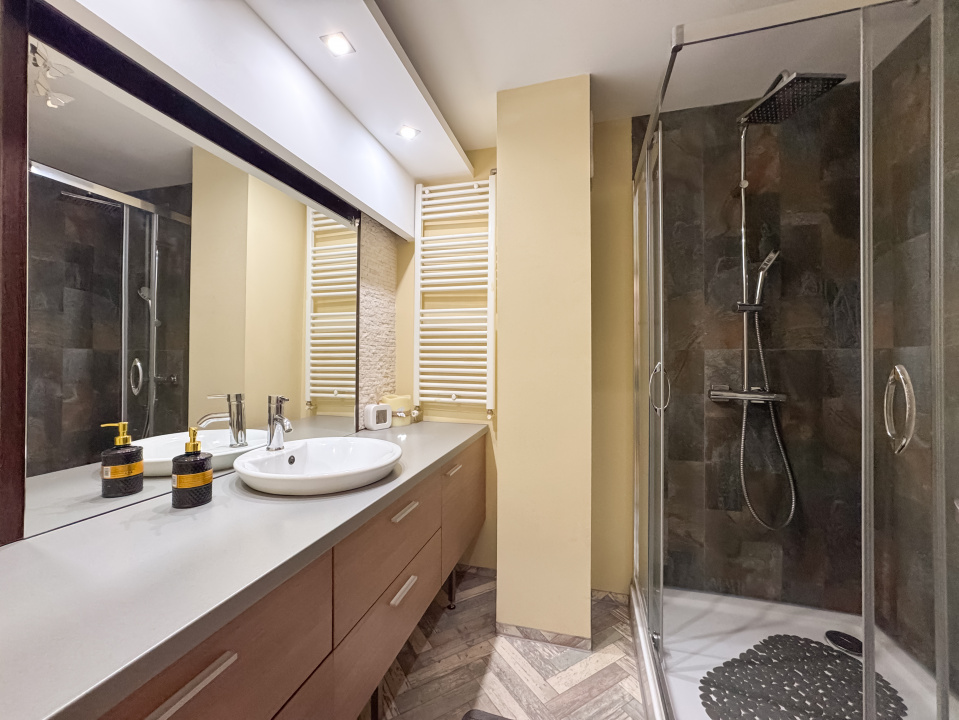 Apartament mare si spatios - Unirii - Anastasie Panu - Centrala proprie!