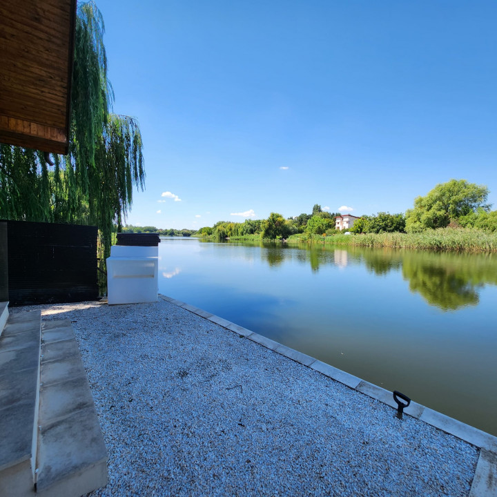 Vila Corbeanca cu deschidere la lac, piscina si helesteu