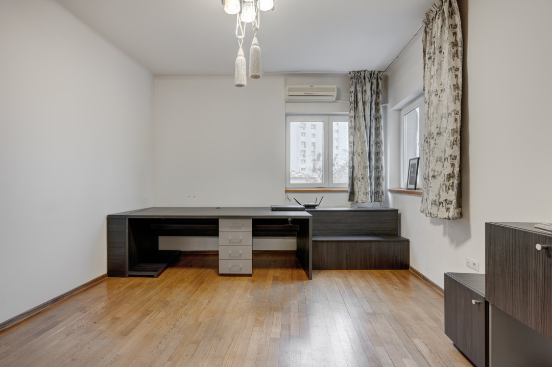 2 Apartamente  in Vila 5 Cam Metrou Basarab Gara de Nord