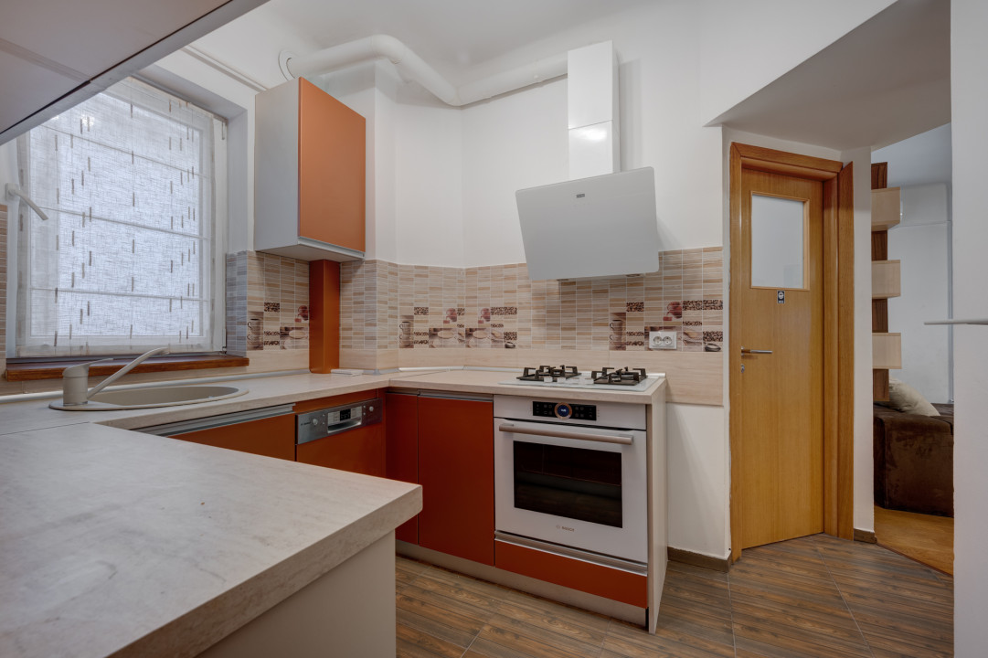 2 Apartamente  in Vila 5 Cam Metrou Basarab Gara de Nord