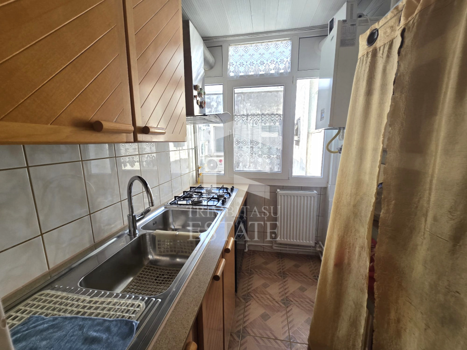 TOMIS NORD- CIRESICA-Apartament 3 camere de vanzare.