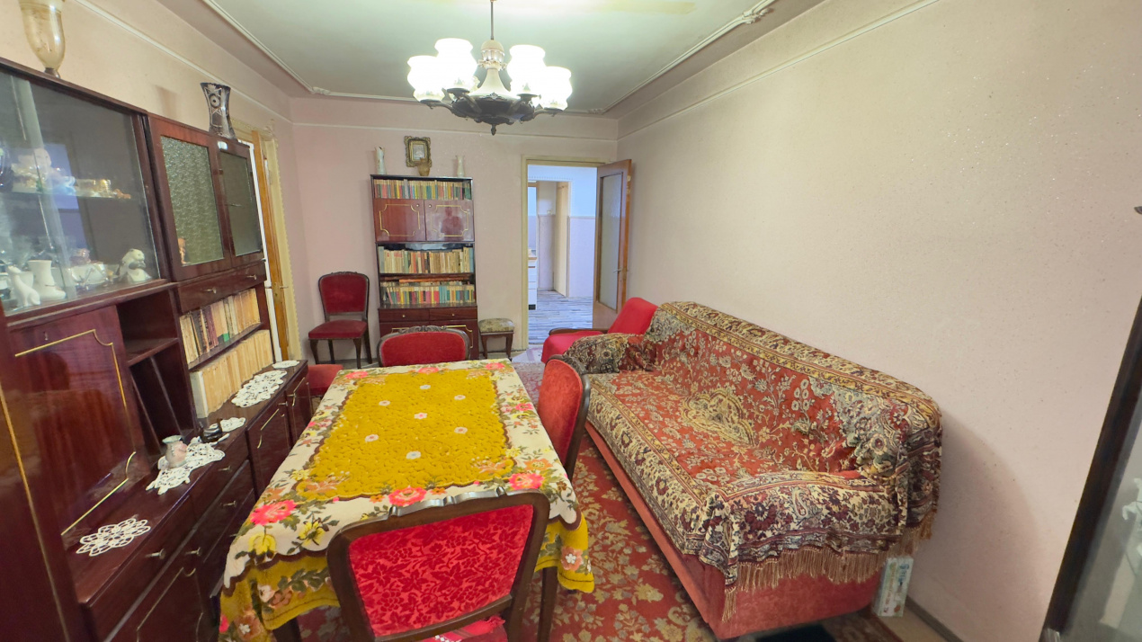 Apartament 4 Camere Teiul Doamnei Lacul Tei