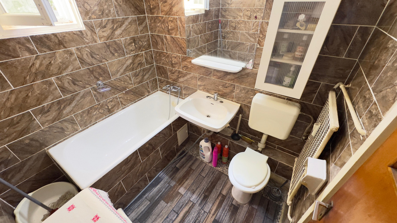 Apartament 4 Camere Teiul Doamnei Lacul Tei