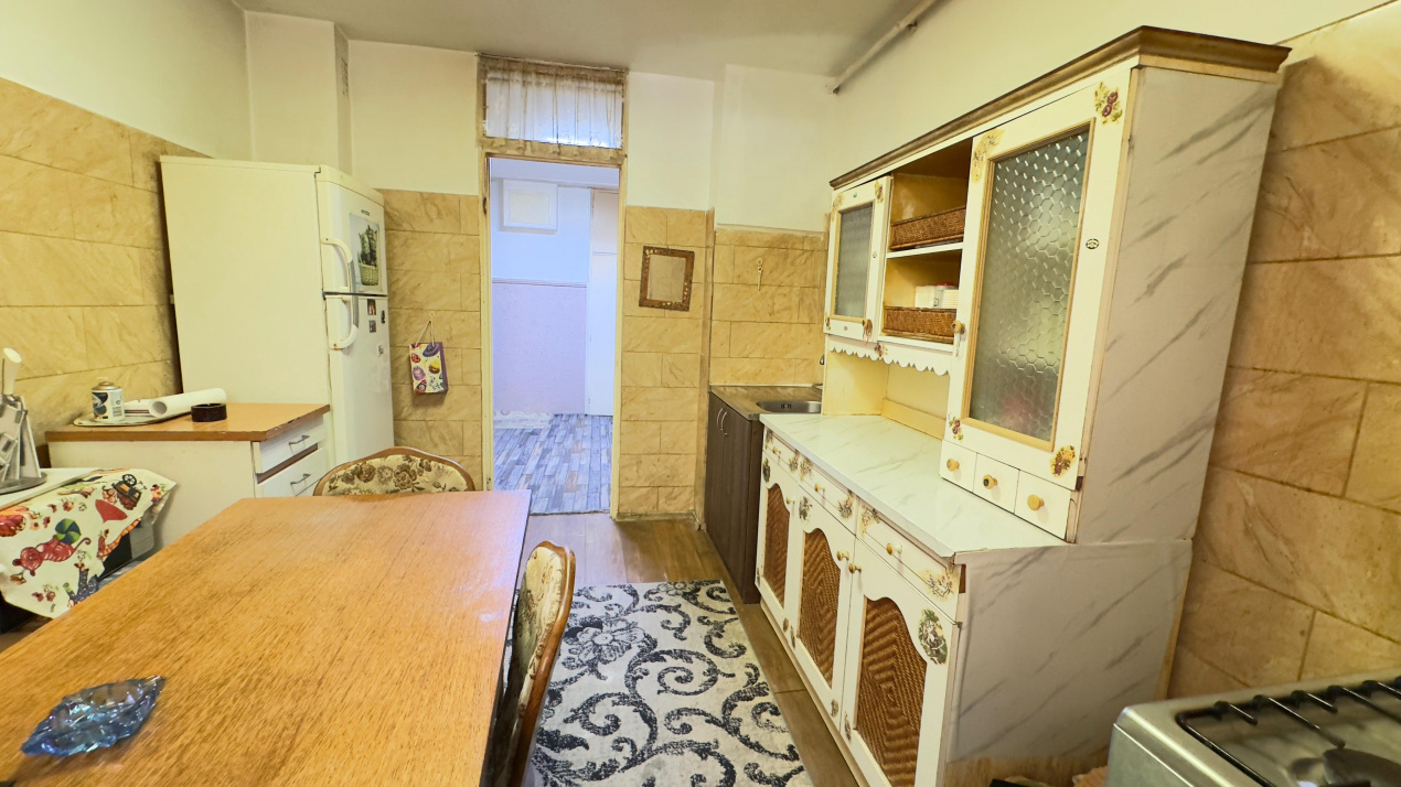 Apartament 4 Camere Teiul Doamnei Lacul Tei
