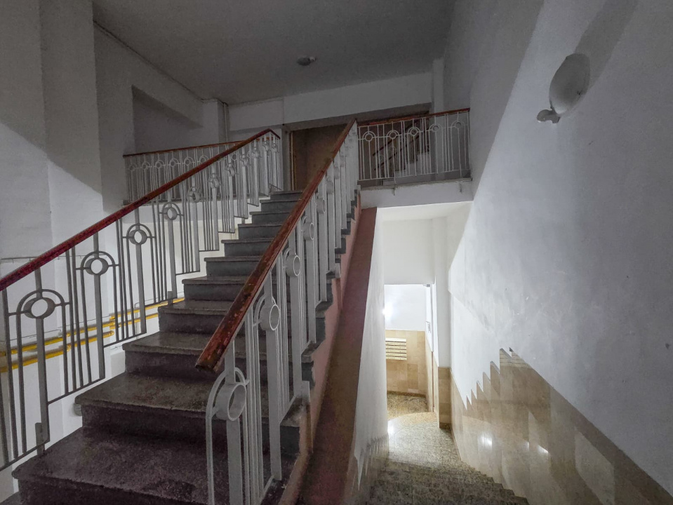 Apart 3 camere birouri stradal Bulevardul Unirii colt Nerva Traian