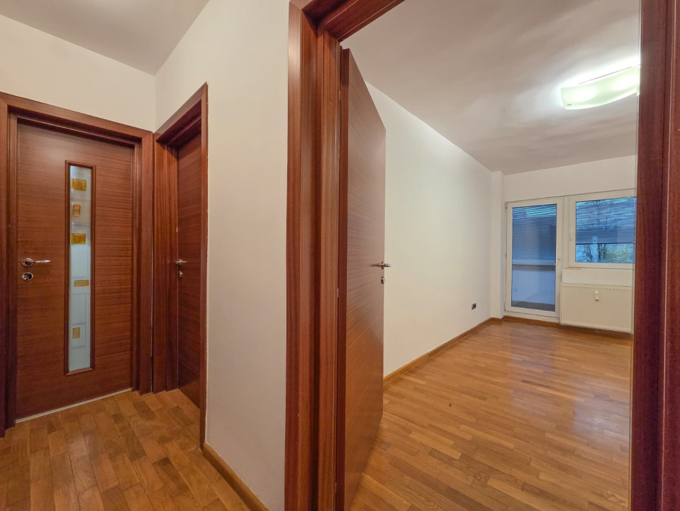 Apart 3 camere birouri stradal Bulevardul Unirii colt Nerva Traian