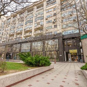 Apart 3 camere birouri stradal Bulevardul Unirii colt Nerva Traian