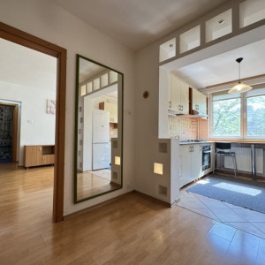 3 camere în Drumul Taberei – lângă parc, etaj 3/10, bloc curat, cu centrală!
