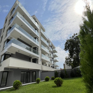 Unirii, apartament cu terasa spre SUD, gata de mutat